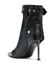 BOTA DE TACÓN CON CREMALLERA Y HEBILLA DE CUERO NEGRO DE ALEXANDER MCQUEEN